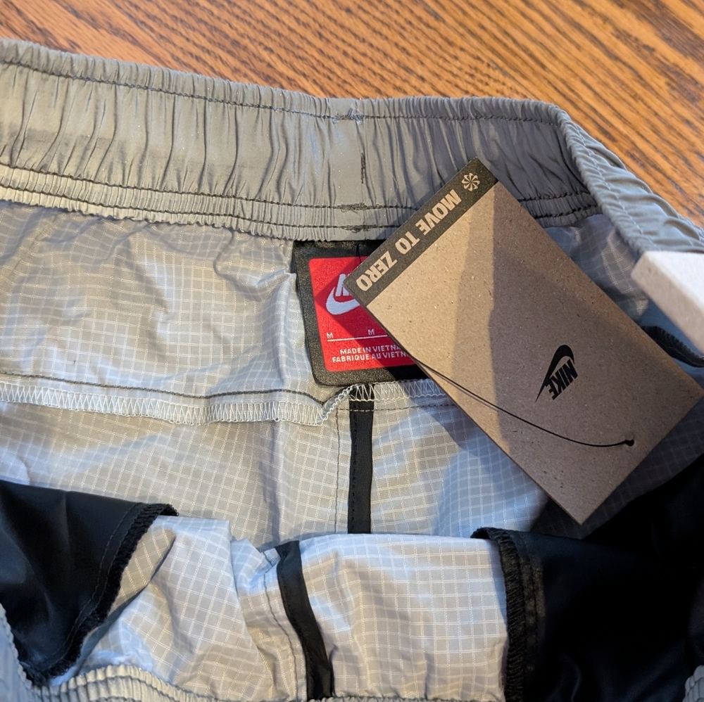 NEW! Men's Nike Tech Reflective Woven Pants Size M edium - Picture 7 of 8